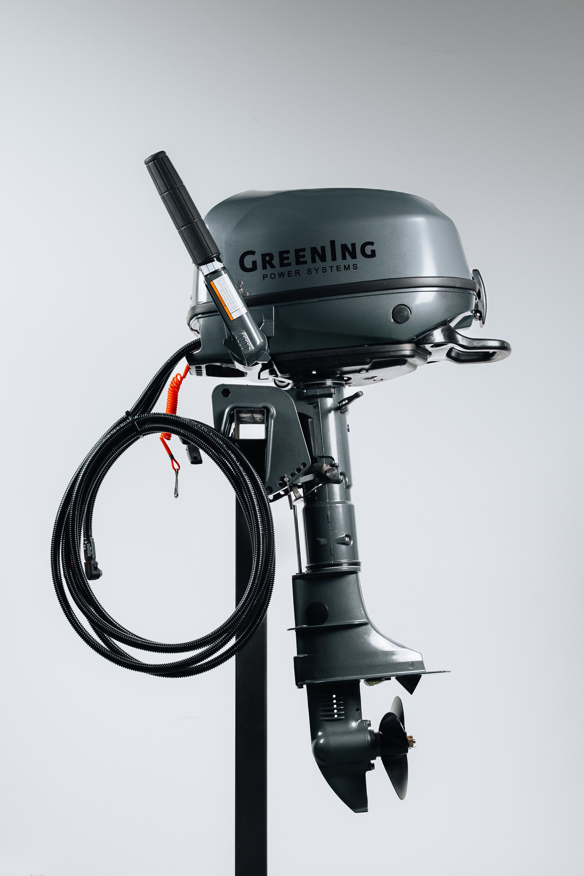 GreenIng M05 Seitenansicht mit Kabelsatz